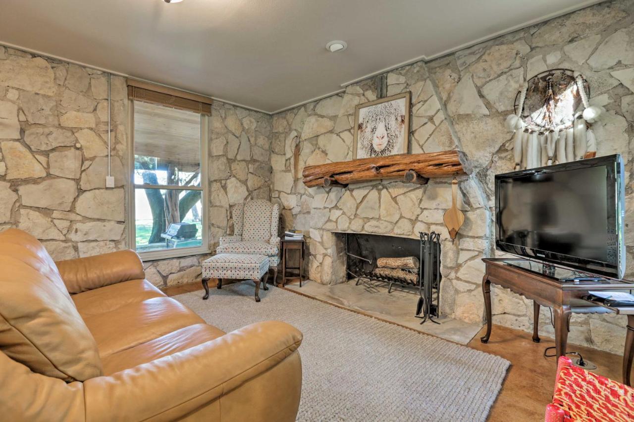 Blanco Riverfront Historic Home, 3 Mi To Downtown! Exterior foto
